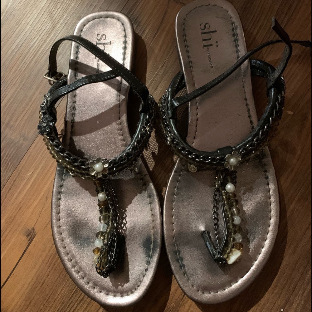 Shï sandals